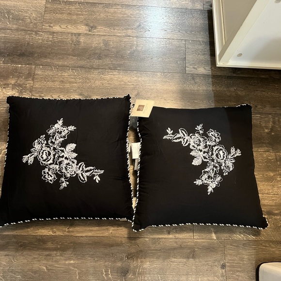 Jaclyn Smith Other - Lot of 2 Jaclyn Smith Throw Pillows NWT